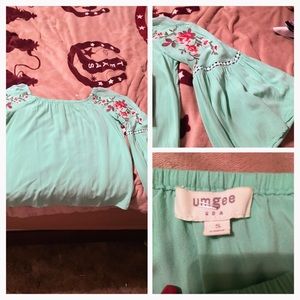 UMGEE blouse Sz Small But can fit medium.
